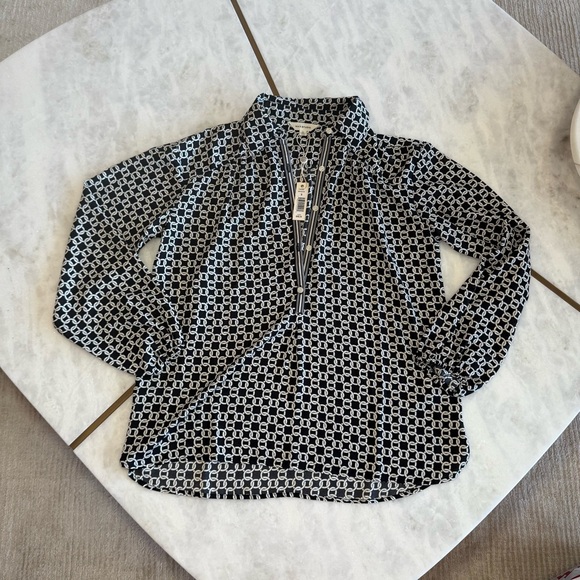 Max Studio Chic Black and White Patterned Blouse - Picture 4 of 6